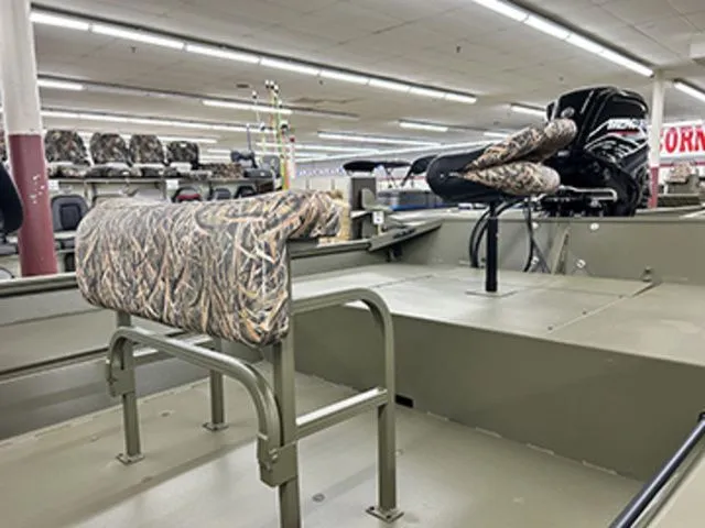 Slide: The Image of Lowe Roughneck RX1860 Tunnel Jet 2026 - 7