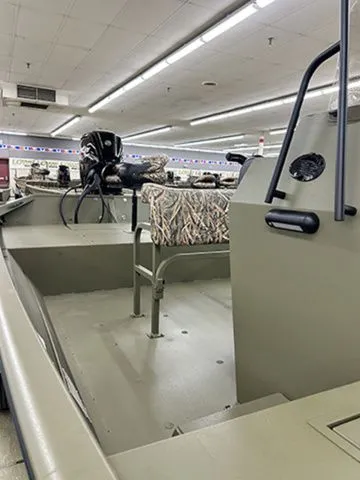 Slide: The Image of Lowe Roughneck RX1860 Tunnel Jet 2026 - 9