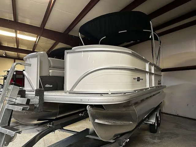 The Image of Sun Tracker Party Barge 20 DLX 2026 - 1