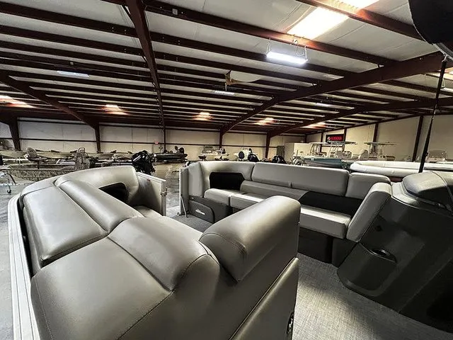 Slide: The Image of Sun Tracker Party Barge 20 DLX 2026 - 10