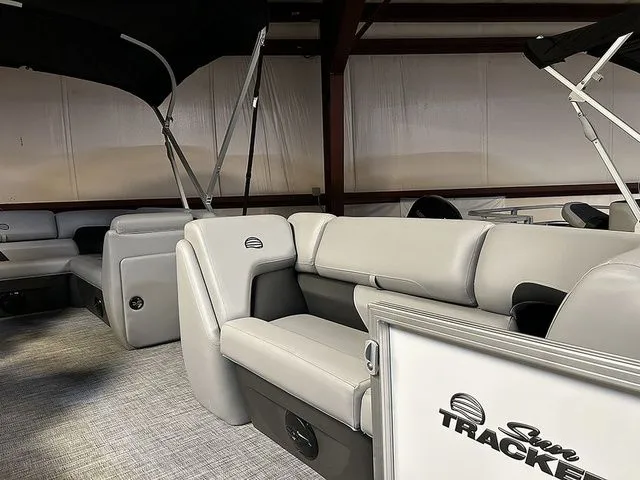 Slide: The Image of Sun Tracker Party Barge 20 DLX 2026 - 12