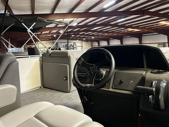 Slide: The Image of Sun Tracker Party Barge 20 DLX 2026 - 15