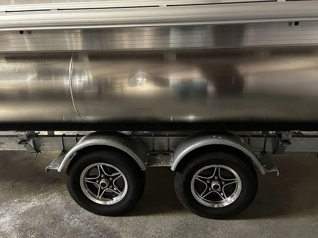 Slide: The Image of Sun Tracker Party Barge 20 DLX 2026 - 18