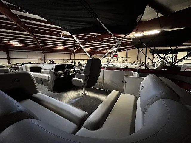 Slide: The Image of Sun Tracker Party Barge 20 DLX 2026 - 19