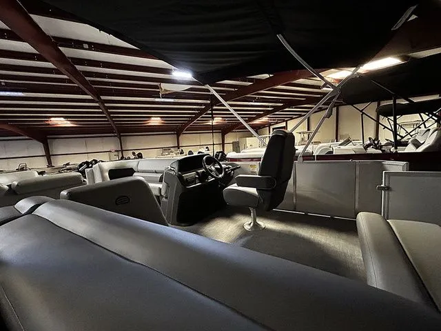 Slide: The Image of Sun Tracker Party Barge 20 DLX 2026 - 6