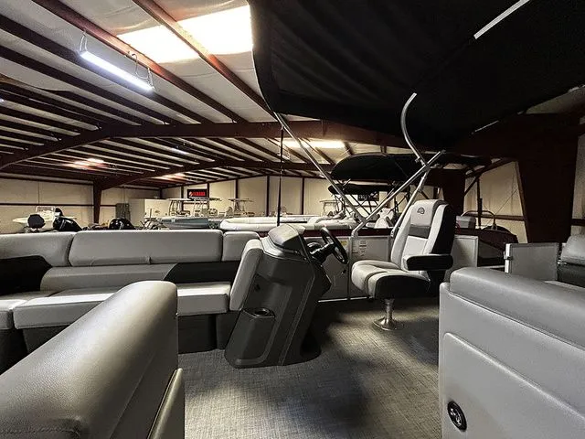 Slide: The Image of Sun Tracker Party Barge 20 DLX 2026 - 9