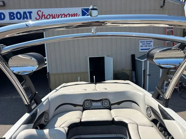 Slide: The Image of Malibu Wakesetter 21 VLX 2012 - 10