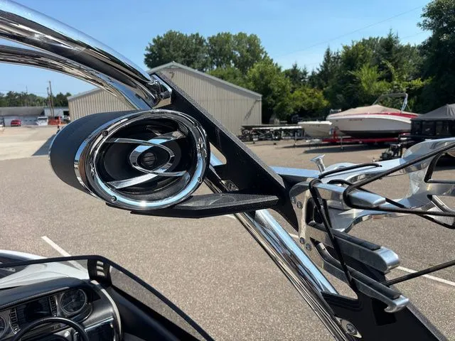 Slide: The Image of Malibu Wakesetter 21 VLX 2012 - 12