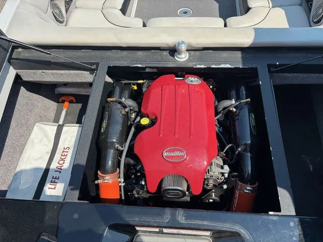 Slide: The Image of Malibu Wakesetter 21 VLX 2012 - 15