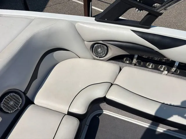 Slide: The Image of Malibu Wakesetter 21 VLX 2012 - 5