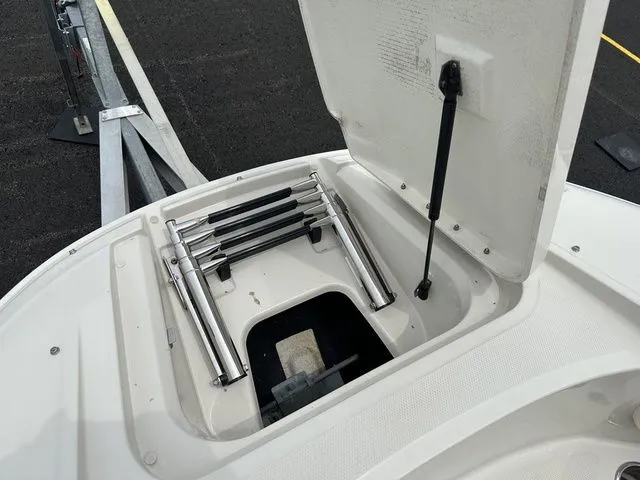 Slide: The Image of Sea Ray 230 Sundeck 2009 - 27