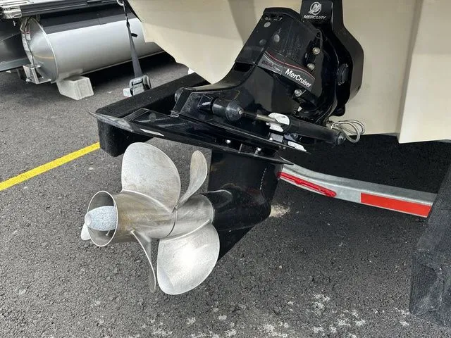 Slide: The Image of Sea Ray 230 Sundeck 2009 - 5