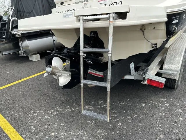 Slide: The Image of Sea Ray 230 Sundeck 2009 - 6