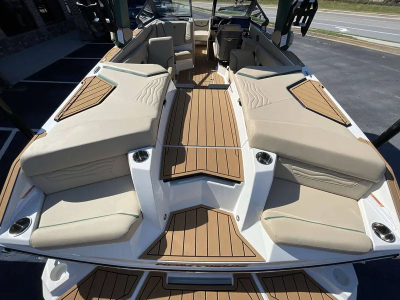 Slide: The Image of Nautique G23 2025 - 10