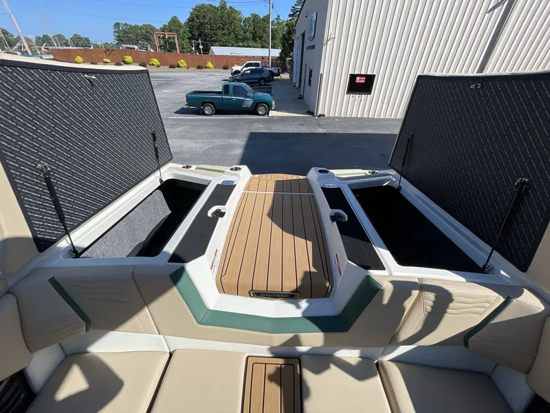 Slide: The Image of Nautique G23 2025 - 21