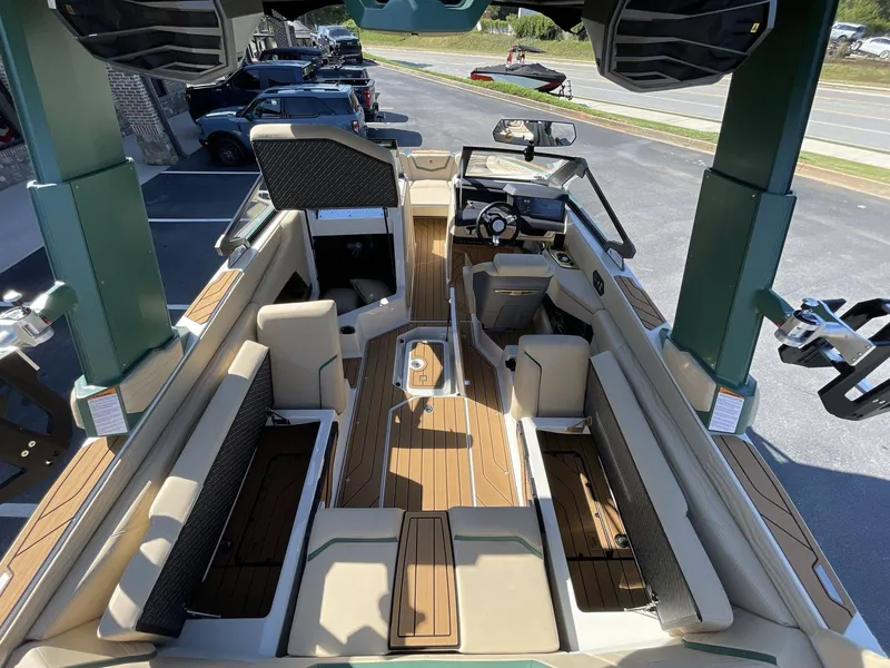 Slide: The Image of Nautique G23 2025 - 32