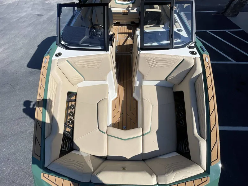 Slide: The Image of Nautique G23 2025 - 33