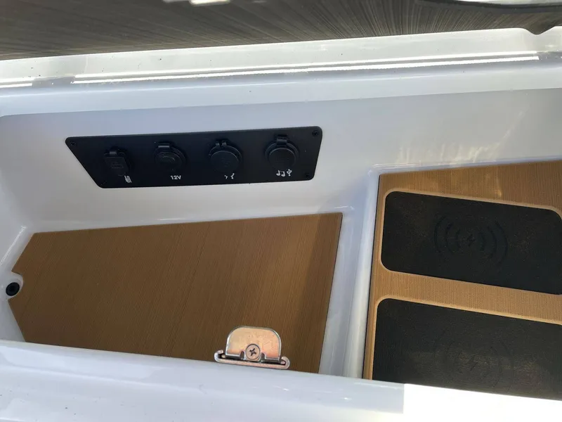 Slide: The Image of Nautique G23 2025 - 15