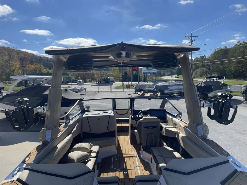 Slide: The Image of Nautique G23 2025 - 17