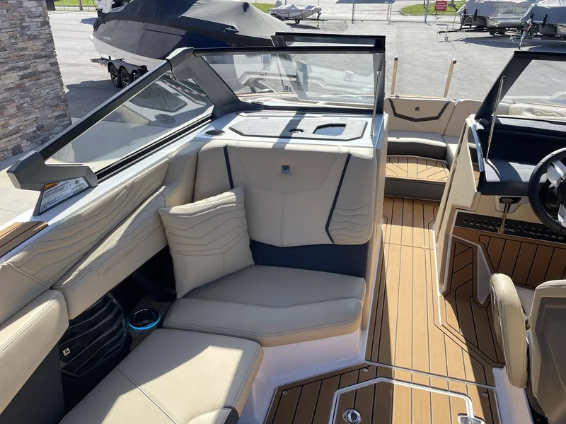 Slide: The Image of Nautique G23 2025 - 27