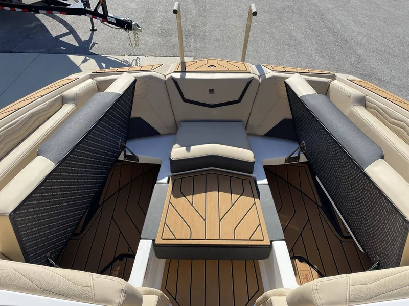 Slide: The Image of Nautique G23 2025 - 31