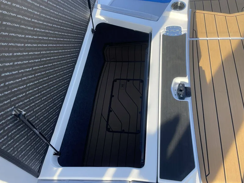 Slide: The Image of Nautique G25 2025 - 10