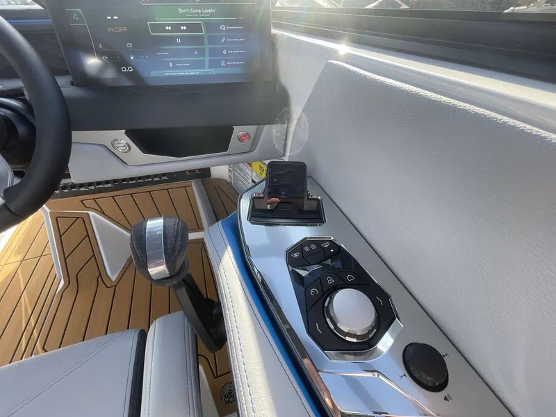 Slide: The Image of Nautique G25 2025 - 17