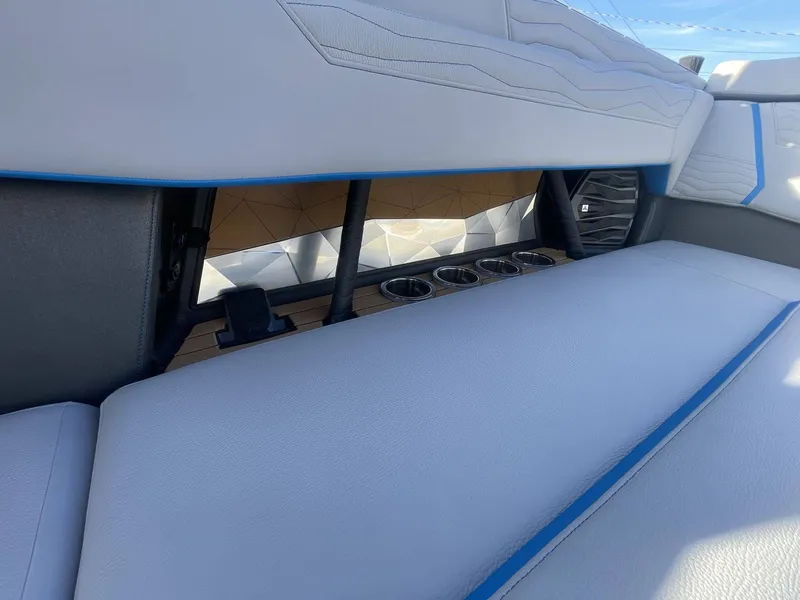 Slide: The Image of Nautique G25 2025 - 21