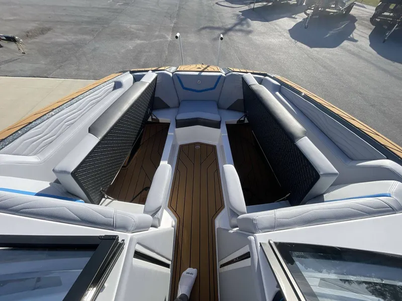 Slide: The Image of Nautique G25 2025 - 22