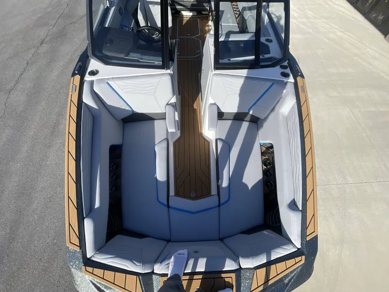 Slide: The Image of Nautique G25 2025 - 24