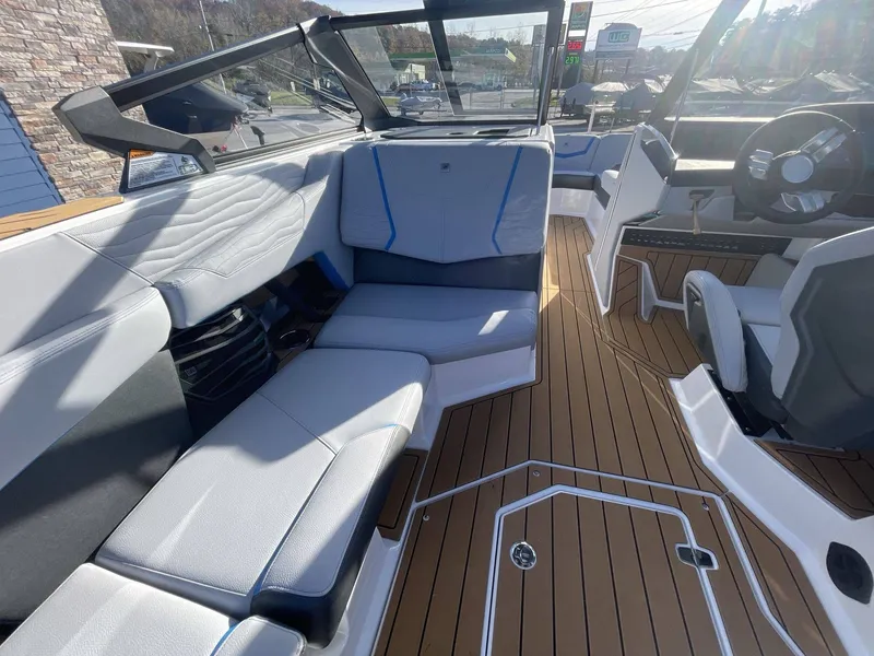 Slide: The Image of Nautique G25 2025 - 25