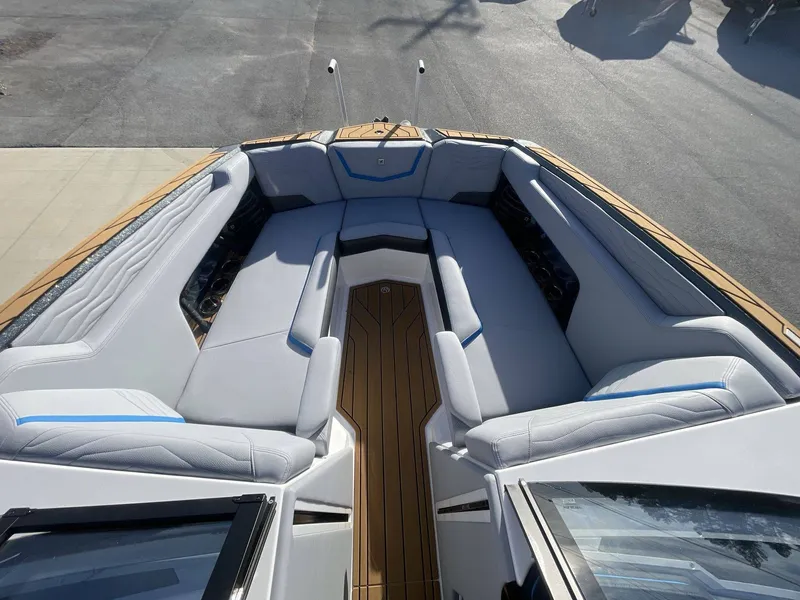 Slide: The Image of Nautique G25 2025 - 26