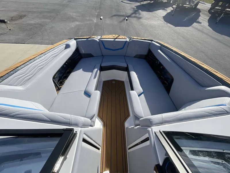 Slide: The Image of Nautique G25 2025 - 28