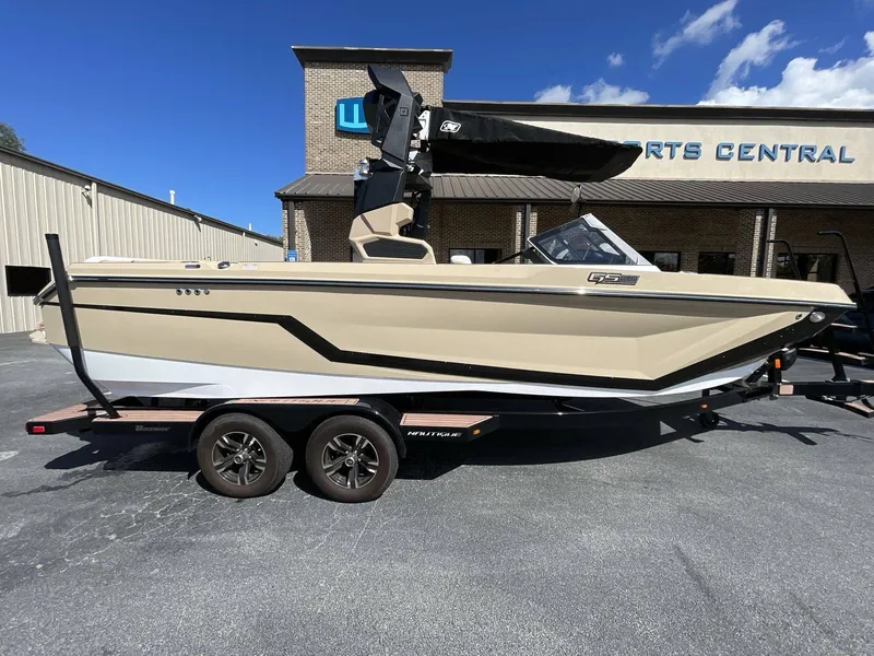 Slide: The Image of Nautique Super Air Nautique GS22 2025 - 14