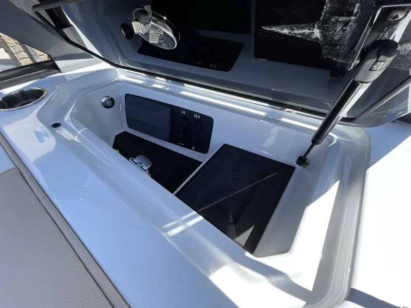 Slide: The Image of Nautique Super Air Nautique GS22 2025 - 17