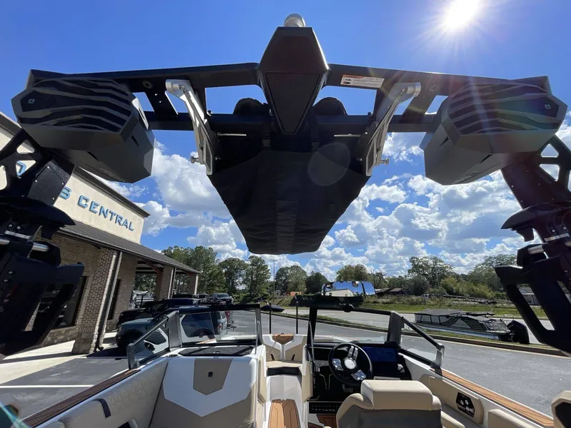 Slide: The Image of Nautique Super Air Nautique GS22 2025 - 18