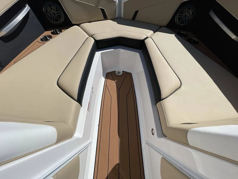 Slide: The Image of Nautique Super Air Nautique GS22 2025 - 23