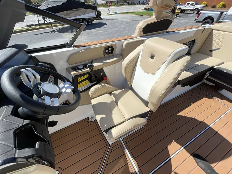 Slide: The Image of Nautique Super Air Nautique GS22 2025 - 24