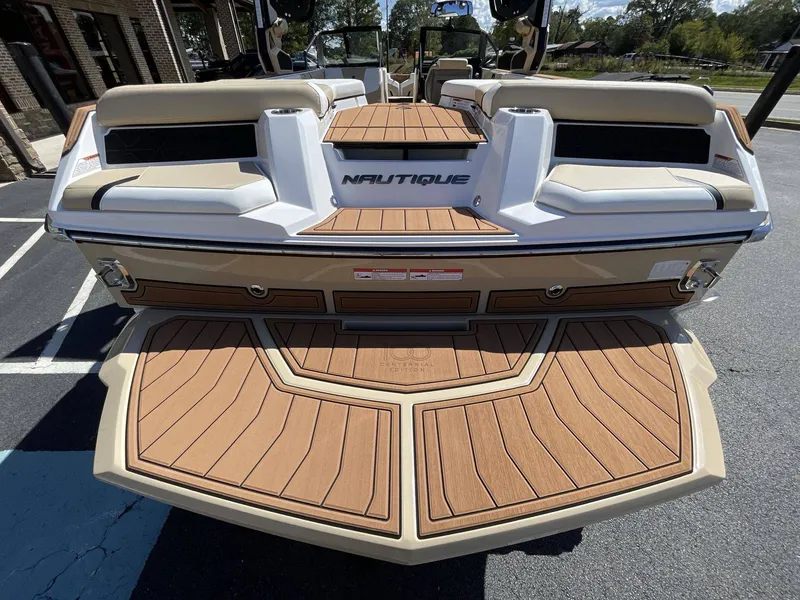 Slide: The Image of Nautique Super Air Nautique GS22 2025 - 25