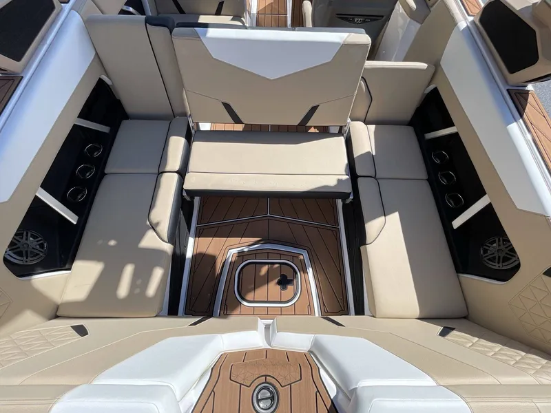 Slide: The Image of Nautique Super Air Nautique GS22 2025 - 26