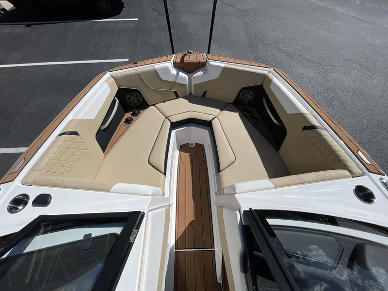 Slide: The Image of Nautique Super Air Nautique GS22 2025 - 29