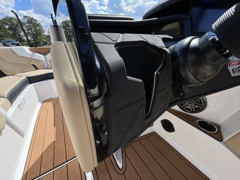 Slide: The Image of Nautique Super Air Nautique GS22 2025 - 30