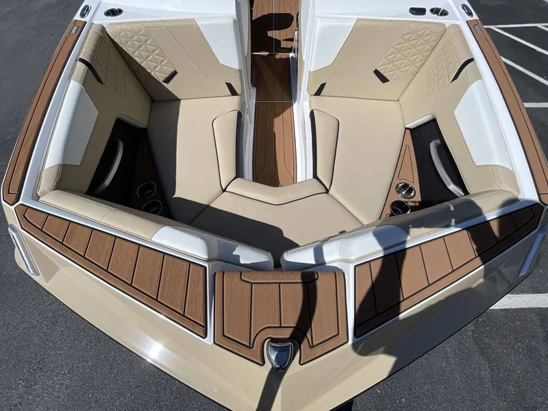 Slide: The Image of Nautique Super Air Nautique GS22 2025 - 34