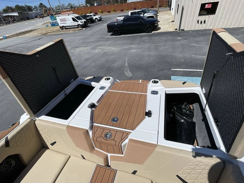 Slide: The Image of Nautique GS24 2024 - 10