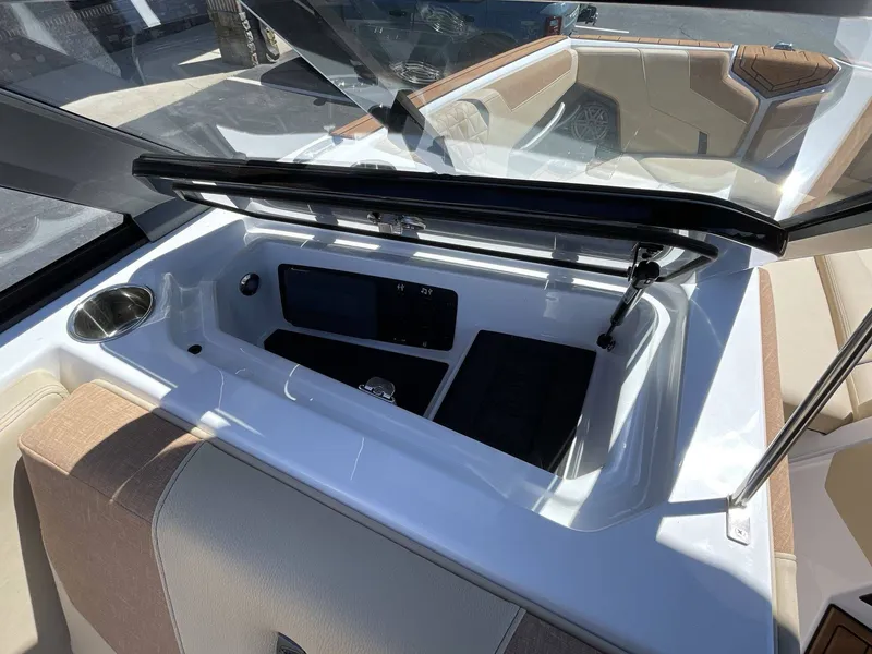 Slide: The Image of Nautique GS24 2024 - 14