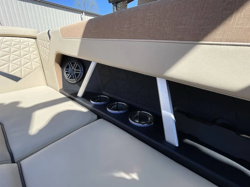 Slide: The Image of Nautique GS24 2024 - 15