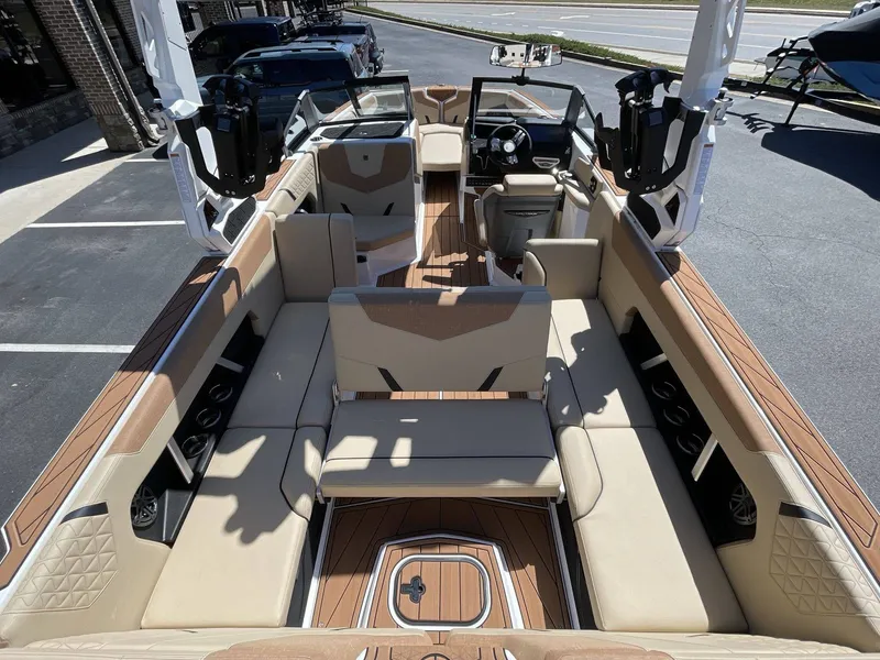 Slide: The Image of Nautique GS24 2024 - 22