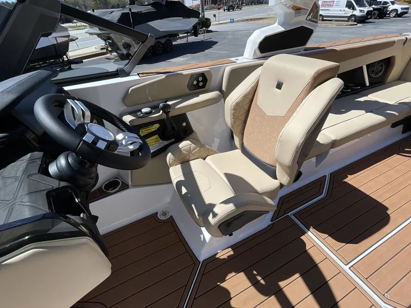 Slide: The Image of Nautique GS24 2024 - 23