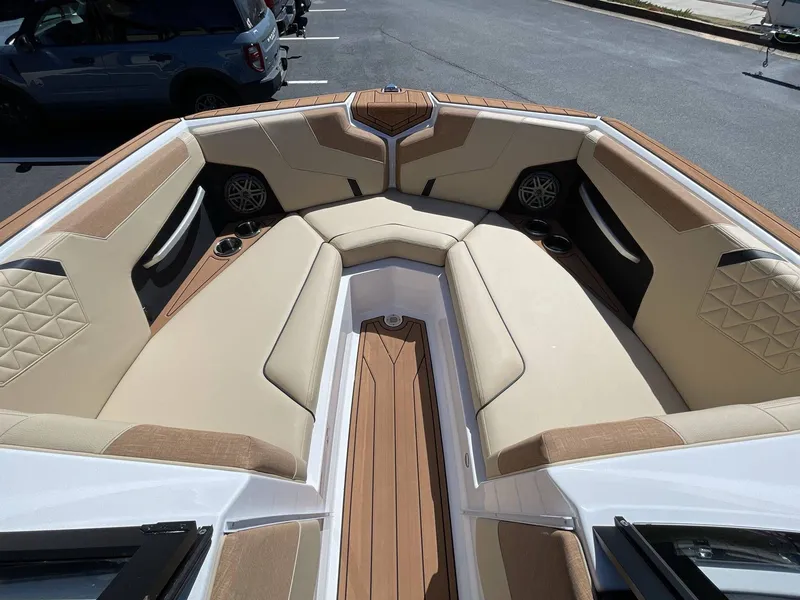 Slide: The Image of Nautique GS24 2024 - 26