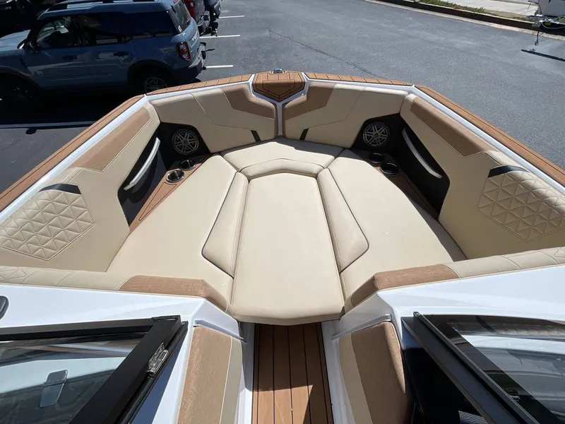 Slide: The Image of Nautique GS24 2024 - 27